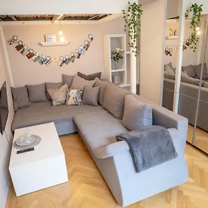 Cozy Modern Nest In The Heart Of With Netflix Wiedeń