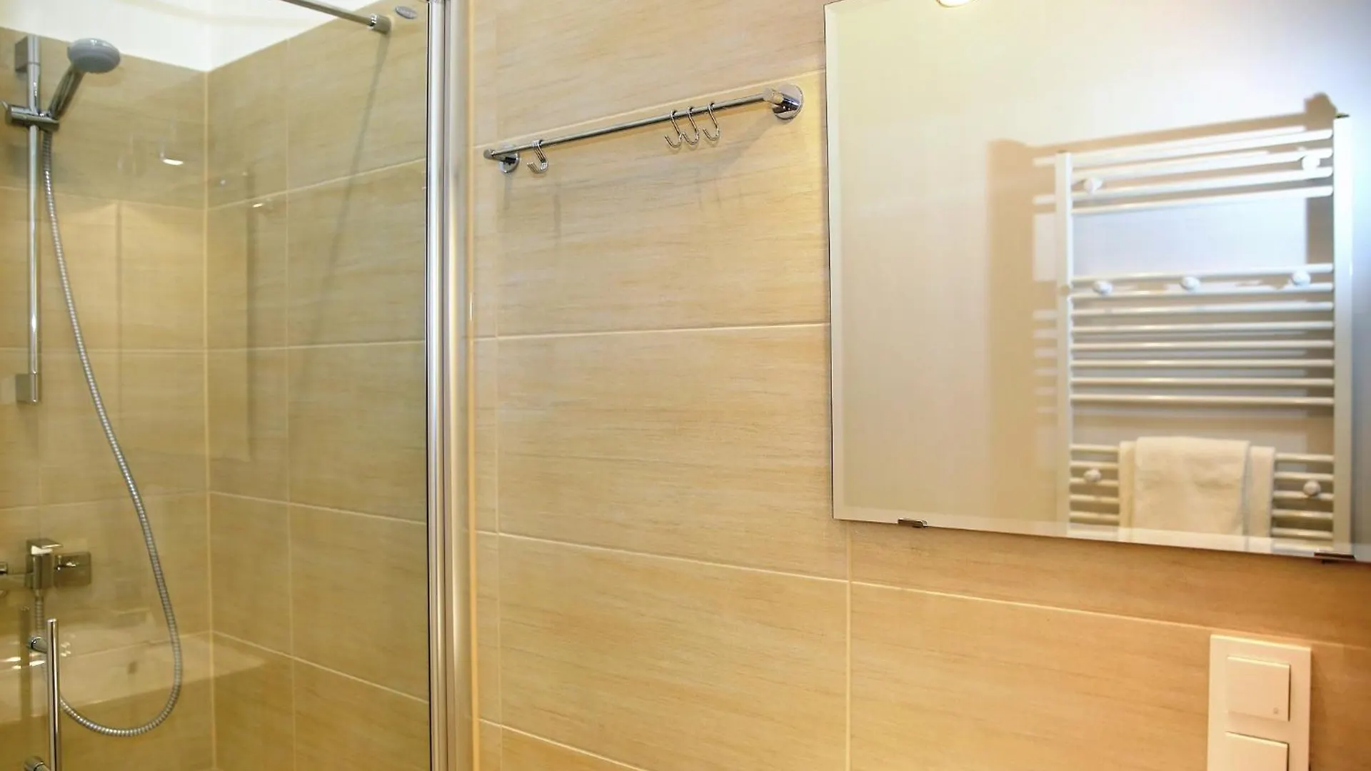 Flatprovider Comfort Eduard Apartment - Contactless Check In Vienna 0*,  Austria